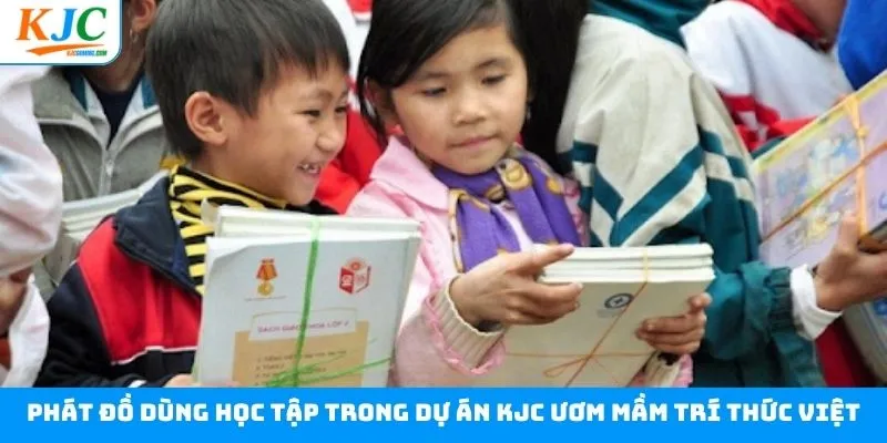 KJC ươm mầm trí thức Việt hỗ trợ dụng cụ học tập thiết yếu KJC ươm mầm trí thức Việt hỗ trợ dụng cụ học tập thiết yếu